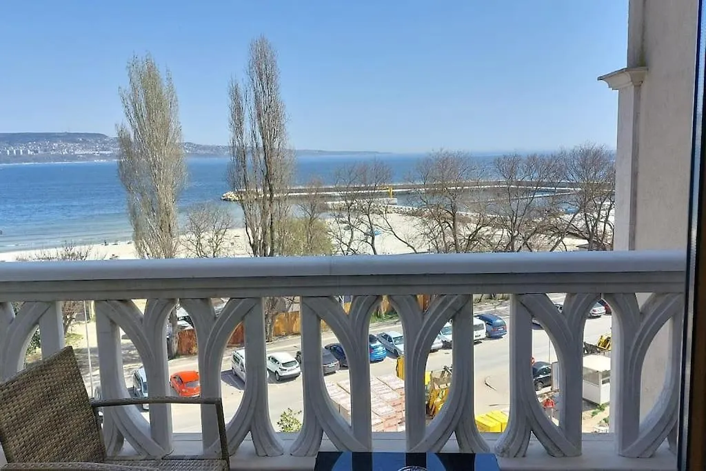 Beachfront Panoramic Flat @ South Bay Residence Varna